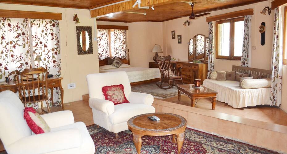 Hotel Paradise Kabine, Srinagar 4